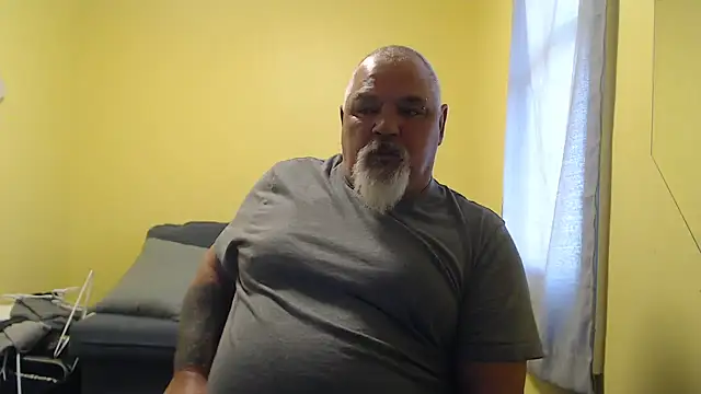 Newfiesausage1972 online show from November 6, 1:47 pm