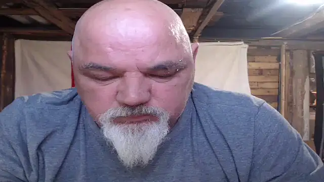 Newfiesausage1972 online show from May 3, 5:48 pm