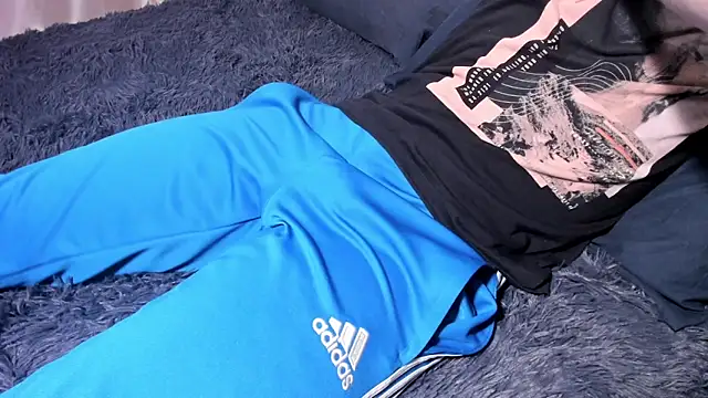 Snapshot of tailer_ chatting on December 3, 4:39 pm tailer  online show from December 3, 4:39 pm