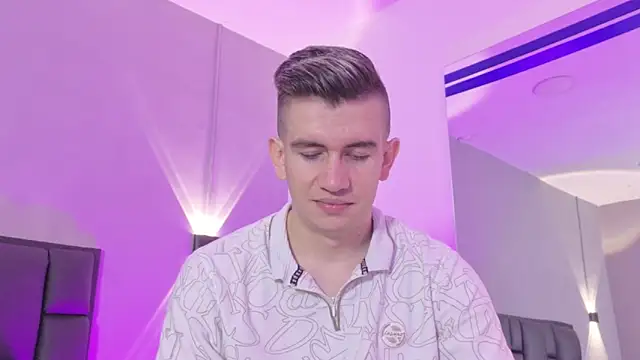 MikaelSlow online show from April 8, 4:35 am