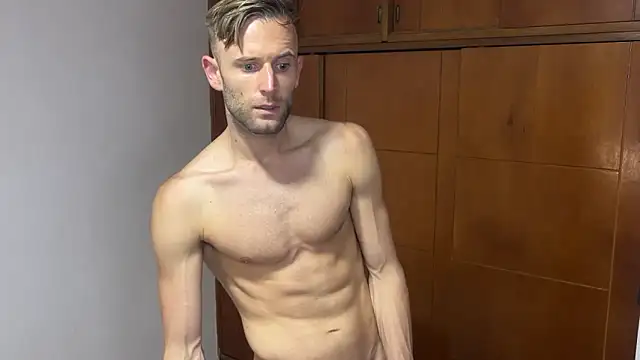 Snapshot of aquilesmade chatting on December 14, 2:01 am aquilesmade online show from December 14, 2:01 am