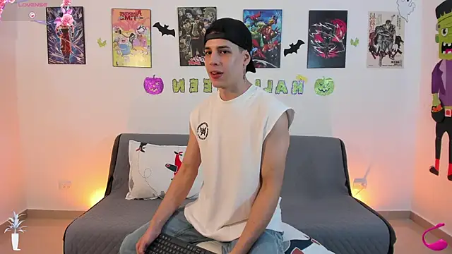 jonathanjoestar  online show from October 26, 9:39 pm