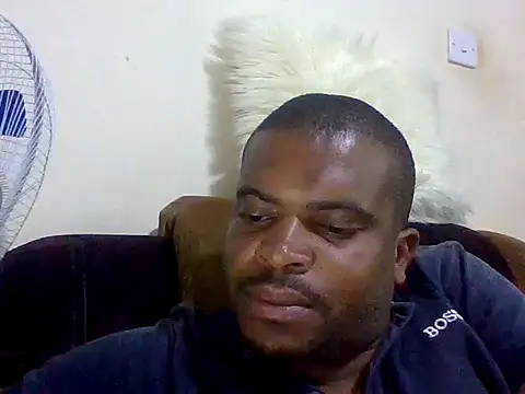 Snapshot of lui_cuuty chatting on October 20, 4:11 pm lui cuuty online show from October 20, 4:11 pm