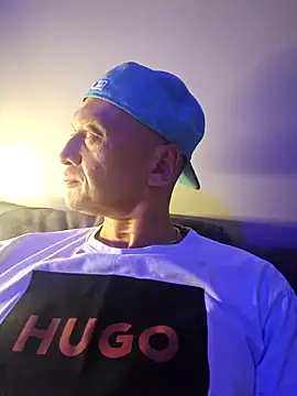 Snapshot of McdyllanXX chatting on March 13, 10:10 pm McdyllanXX online show from March 13, 10:10 pm