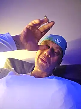 Snapshot of McdyllanXX chatting on March 2, 9:41 pm McdyllanXX online show from March 2, 9:41 pm