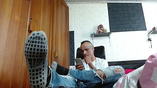 Snapshot of GeorgeZarrate chatting on October 13, 9:10 pm GeorgeZarrate online show from October 13, 9:10 pm