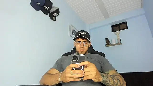 Snapshot of _Poseidon1_ chatting on March 6, 3:02 am  Poseidon1  online show from March 6, 3:02 am
