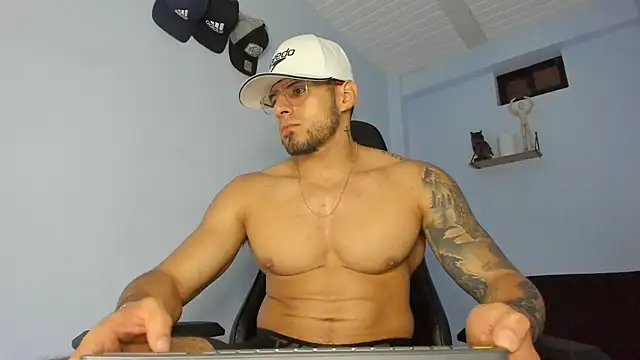 Snapshot of _Poseidon1_ chatting on March 7, 3:29 am  Poseidon1  online show from March 7, 3:29 am