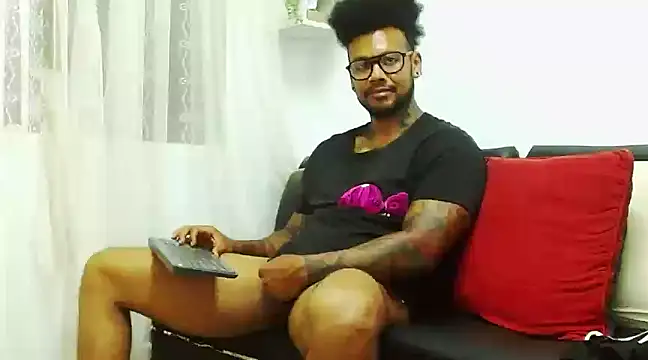 Snapshot of LewisStrong chatting on January 7, 9:46 pm LewisStrong online show from January 7, 9:46 pm