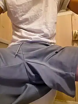 Snapshot of mfLow74 chatting on September 28, 2:42 am mfLow74 online show from September 28, 2:42 am