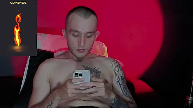 Dylanwhite23  online show from February 7, 2:08 am