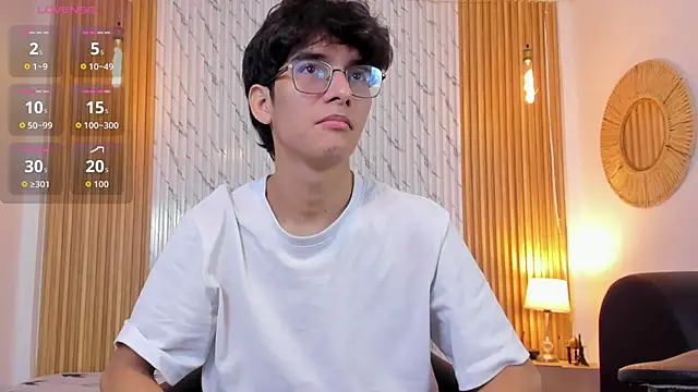 Snapshot of billie_jr chatting on October 24, 4:25 am billie jr online show from October 24, 4:25 am