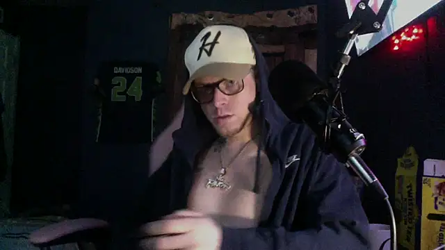 traejddd online show from June 3, 8:36 pm