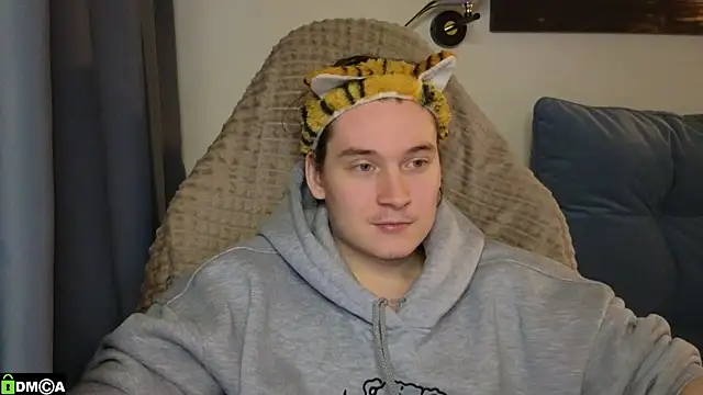 MoreRealAlex online show from April 19, 6:10 pm