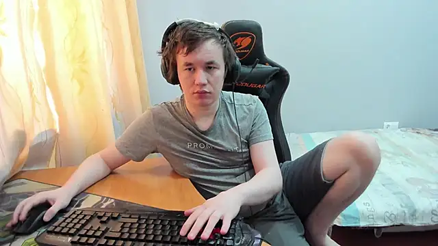 iliaskrislove online show from February 13, 7:03 am