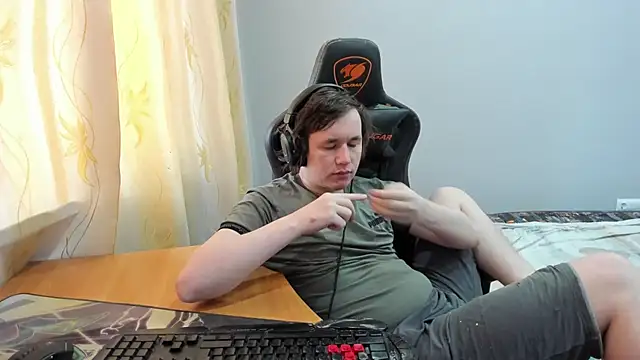 iliaskrislove online show from April 12, 1:12 pm