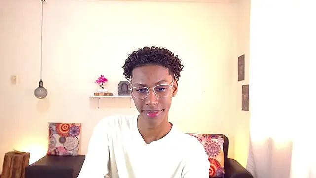 Snapshot of maiki18_ chatting on March 18, 1:44 pm maiki18  online show from March 18, 1:44 pm