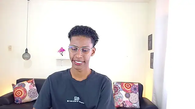 Snapshot of maiki18_ chatting on March 3, 1:37 pm maiki18  online show from March 3, 1:37 pm