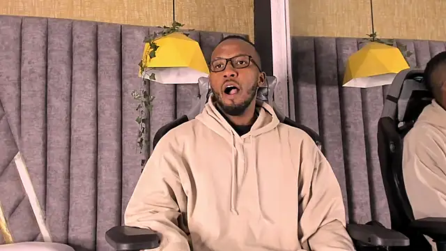 JamesParck online show from April 16, 12:10 am