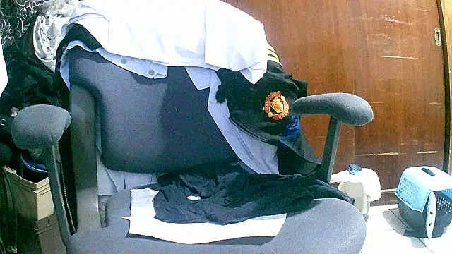 Snapshot of jperezofficial1 chatting on October 15, 7:27 am jperezofficial1 online show from October 15, 7:27 am