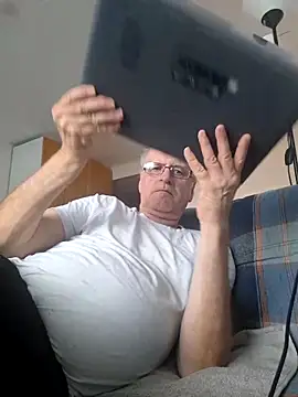 Milkasahne64 online show from October 10, 8:52 am