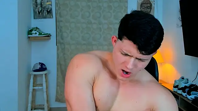 Snapshot of Hazzan_Velez chatting on January 13, 11:38 pm Hazzan Velez online show from January 13, 11:38 pm