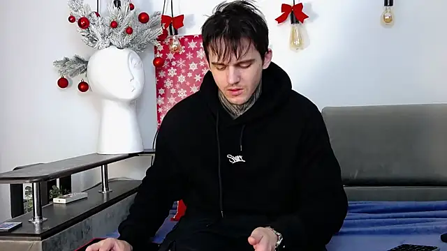 CarterCole online show from December 10, 8:08 am