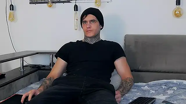 CarterCole online show from December 19, 12:46 pm