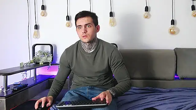 CarterCole online show from January 18, 5:37 pm