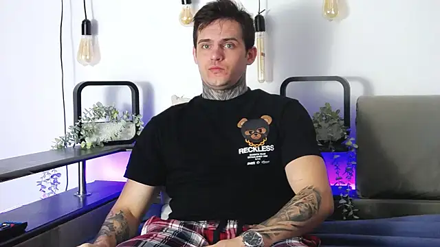 CarterCole online show from February 3, 7:40 am