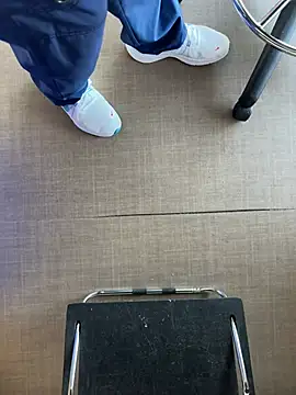 Snapshot of 34thwonder chatting on January 21, 2:22 pm 34thwonder online show from January 21, 2:22 pm