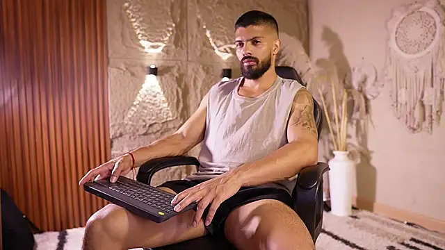 DannSaenz online show from July 4, 12:30 pm