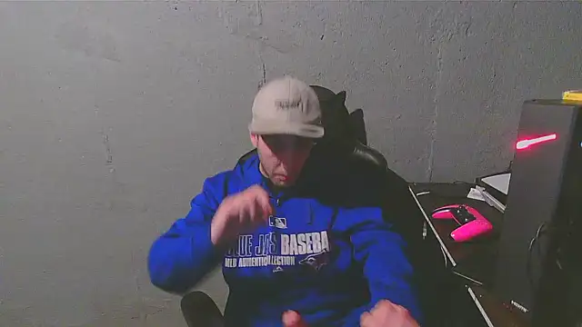 Snapshot of Superoz77 chatting on January 28, 5:32 am Superoz77 online show from January 28, 5:32 am