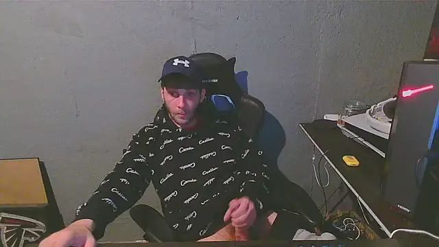 Snapshot of Superoz77 chatting on December 28, 6:39 am Superoz77 online show from December 28, 6:39 am