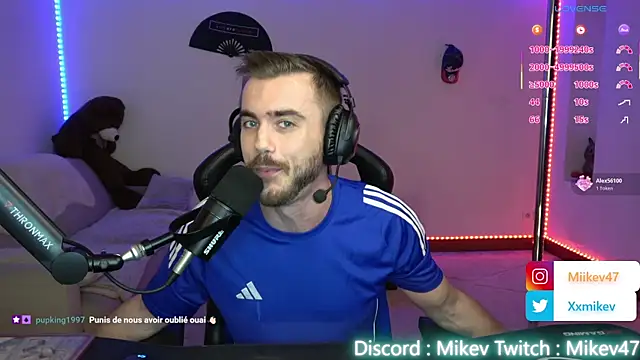 Snapshot of Mikev chatting on October 27, 7:05 pm Mikev online show from October 27, 7:05 pm