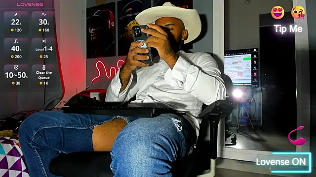 Snapshot of Hardboy_latin chatting on October 25, 3:30 am Hardboy latin online show from October 25, 3:30 am