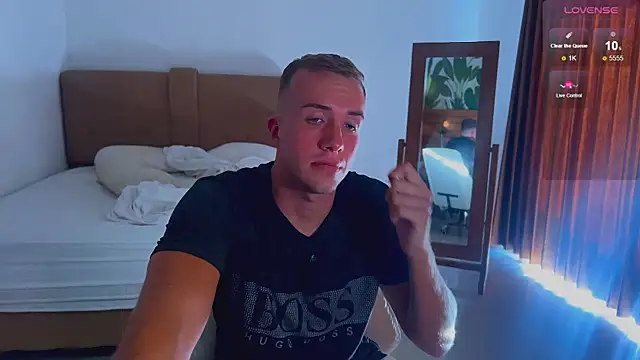 Snapshot of tommy_cumfinger chatting on October 19, 11:19 pm tommy cumfinger online show from October 19, 11:19 pm