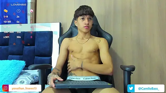 Snapshot of _CamiloBass chatting on March 8, 1:15 am  CamiloBass online show from March 8, 1:15 am