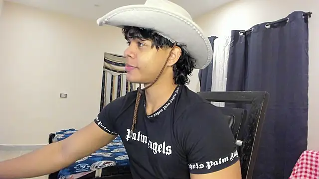 Snapshot of johan_beley_ chatting on February 8, 1:22 pm johan beley  online show from February 8, 1:22 pm