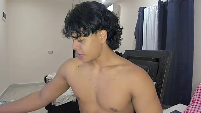 Snapshot of johan_beley_ chatting on February 7, 8:53 pm johan beley  online show from February 7, 8:53 pm