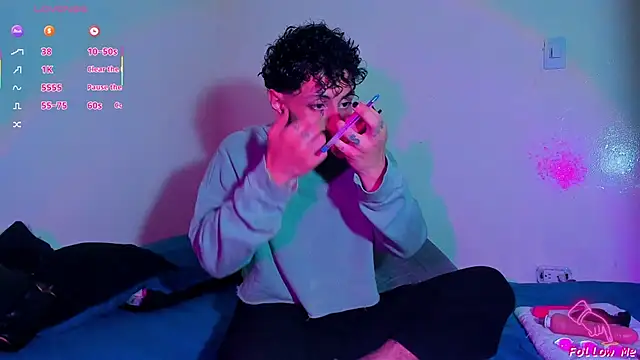 Piggy Eddy online show from April 3, 3:36 am