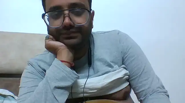 Snapshot of shree7776trrr chatting on December 30, 3:57 pm shree7776trrr online show from December 30, 3:57 pm