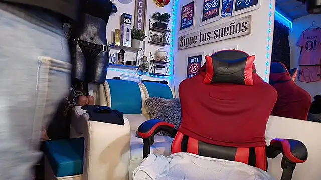 Leenar Key online show from February 12, 2:23 pm