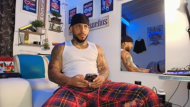 Leenar Key online show from October 4, 2:11 pm