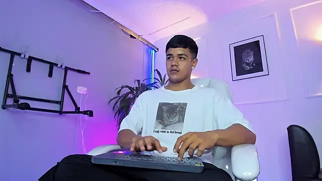 Rob saenz  online show from November 24, 2:18 pm