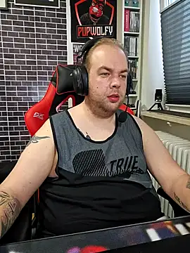 PupW0lfy online show from December 16, 3:11 pm