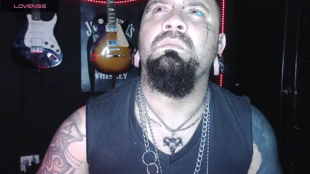 darkclothes online show from December 2, 6:16 am