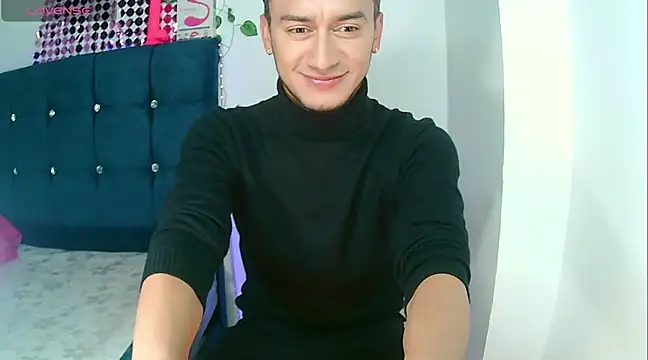 Snapshot of Kevin_Torres chatting on December 12, 2:37 am Kevin Torres online show from December 12, 2:37 am