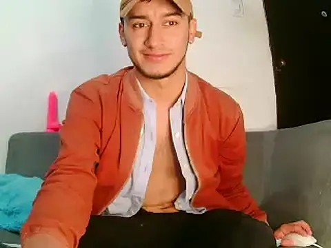 Snapshot of Kevin_Torres chatting on December 14, 4:45 am Kevin Torres online show from December 14, 4:45 am