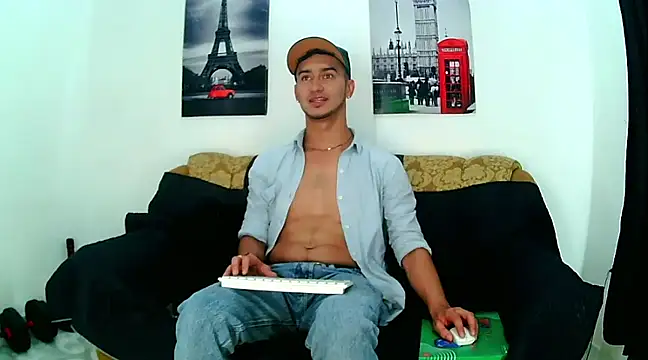 Snapshot of Kevin_Torres chatting on February 5, 11:50 pm Kevin Torres online show from February 5, 11:50 pm